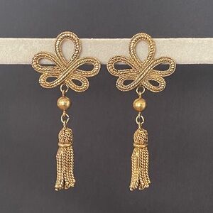 Vintage GJD clip on dangle earrings.